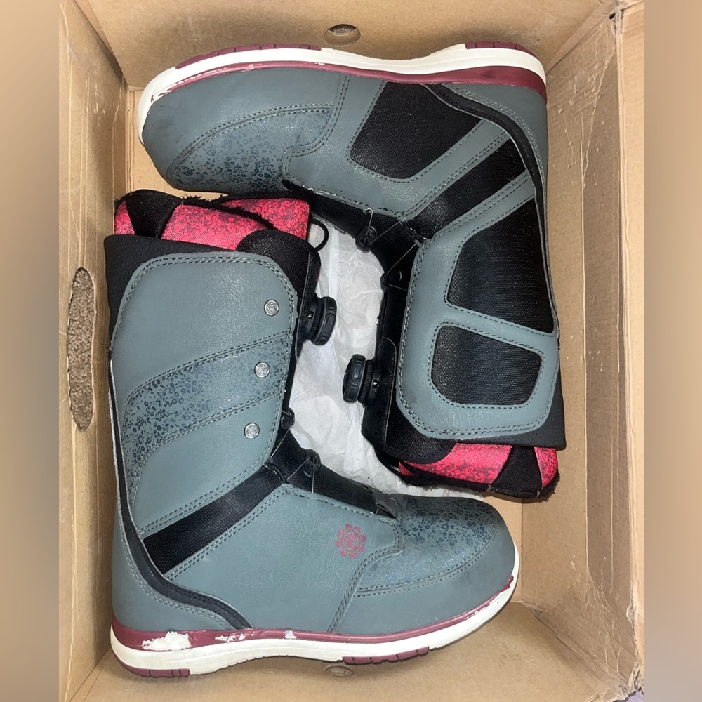 Women’s Size 8 Flow Snowboarding Boots: